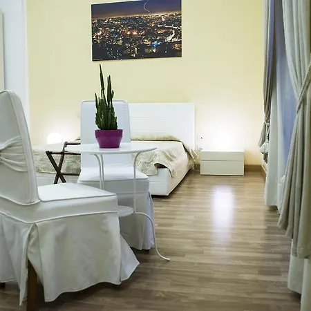 Palazzo Ruffo Di Bagnara 2* Неаполь