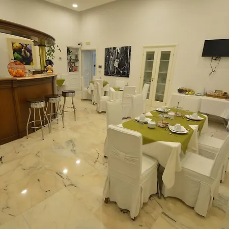 Palazzo Ruffo Di Bagnara 2* Nápoles