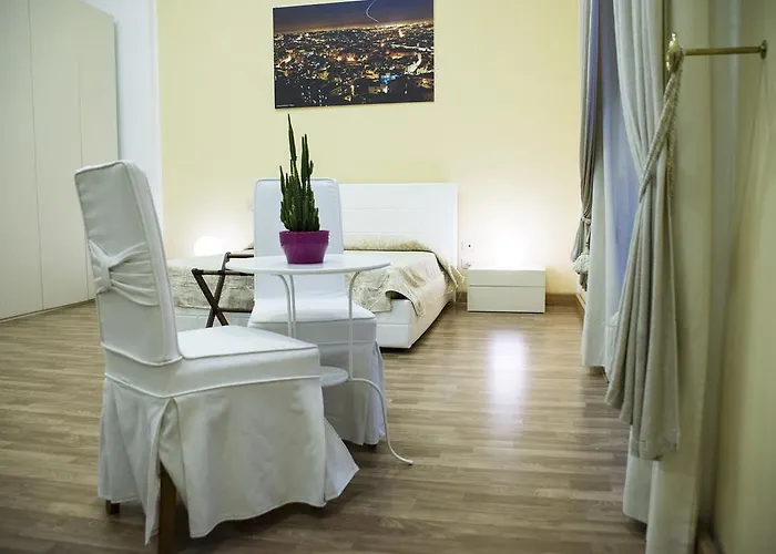 Palazzo Ruffo Di Bagnara 2* Nápoles