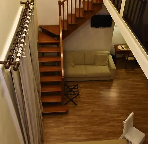 Palazzo Ruffo Di Bagnara 2* Nápoles