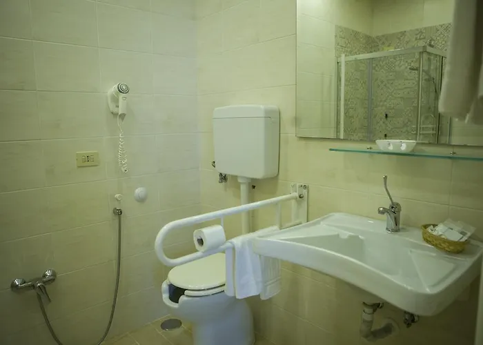 Palazzo Ruffo Di Bagnara 2* Nápoles